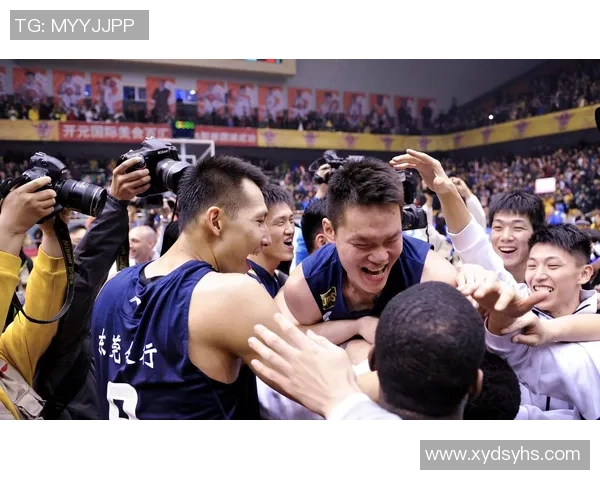 深圳篮球队状态变革引发热议球迷期待新赛季表现与未来发展